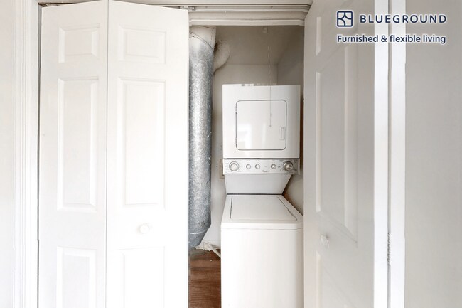 Building Photo - 10608 Kitty Pozer Dr