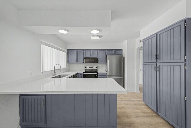 Building Photo - 935 W Santa Cruz Dr