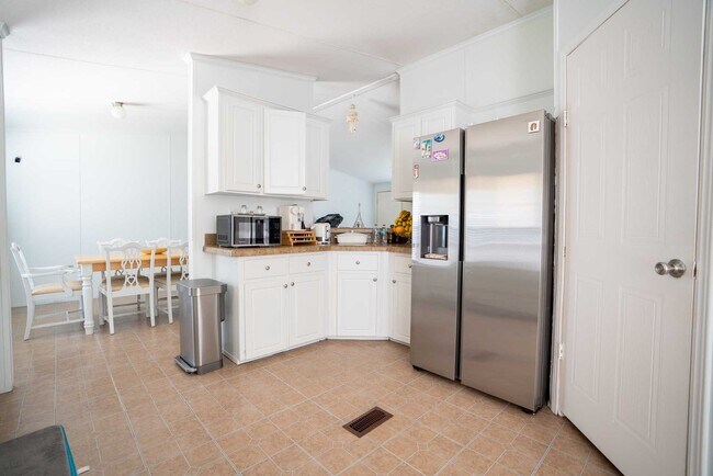 Building Photo - 20511 N Sabine Dr