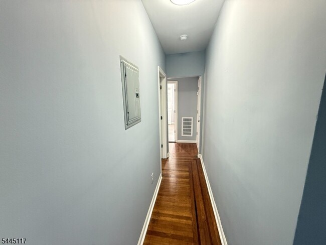 Building Photo - 454 Park Ave
