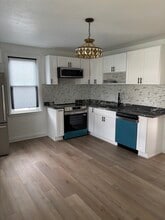 Building Photo - 210 Division St