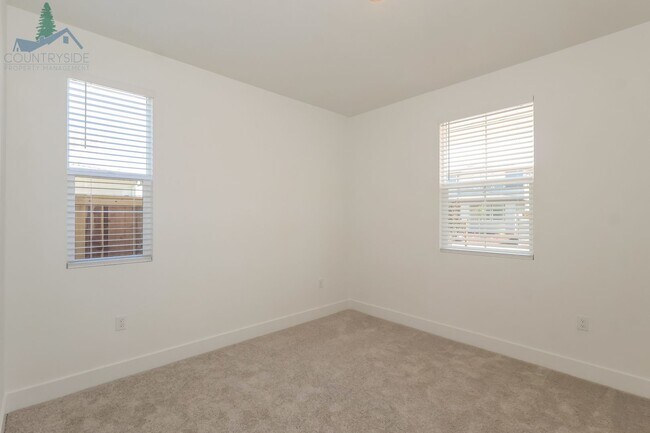 Building Photo - 2824 Wrangell St