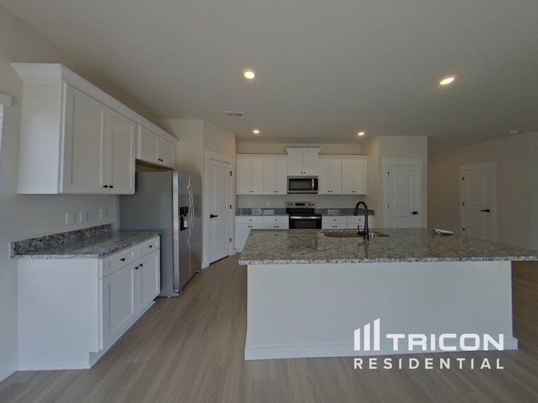 Building Photo - 1209 Crested Iris St