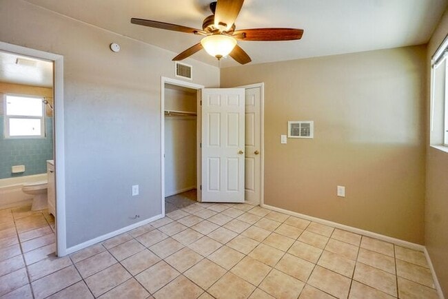 Building Photo - Pending/ Rented - 1 bed 1 bath in a prime ...