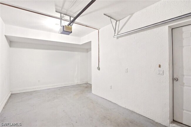 Building Photo - 505 Windsor Sq