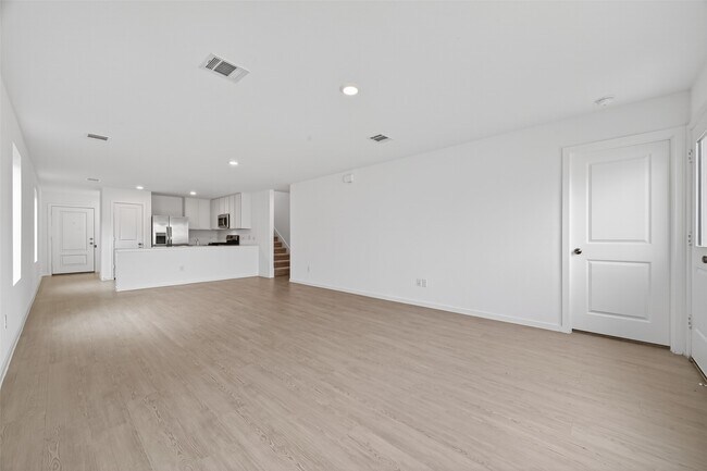 Building Photo - 3025 Fantasy Ter Dr