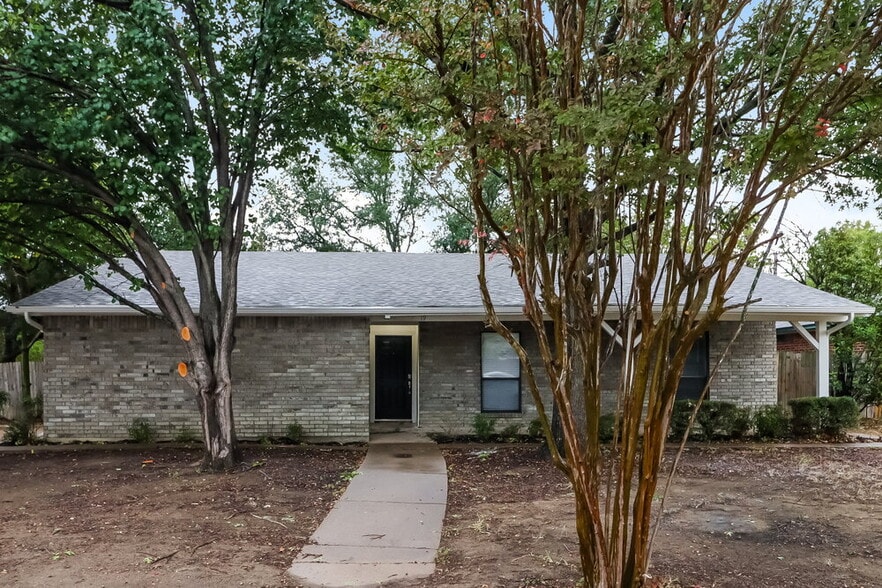 Primary Photo - 19 Atlanta Ct