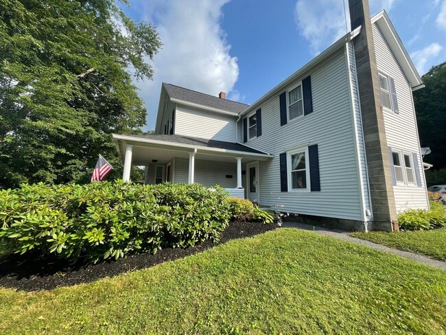 Building Photo - Exceptional 4-Bedroom Home for Rent in Dal...