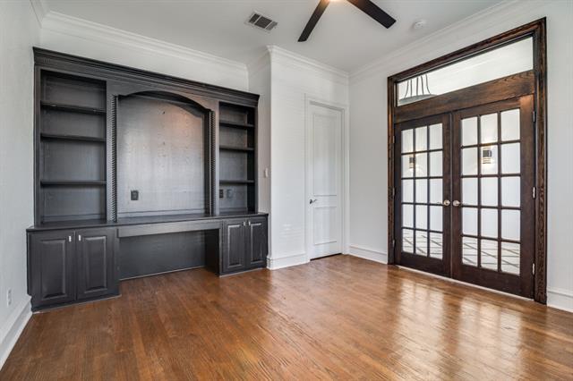 Building Photo - 422 Mustang Dr