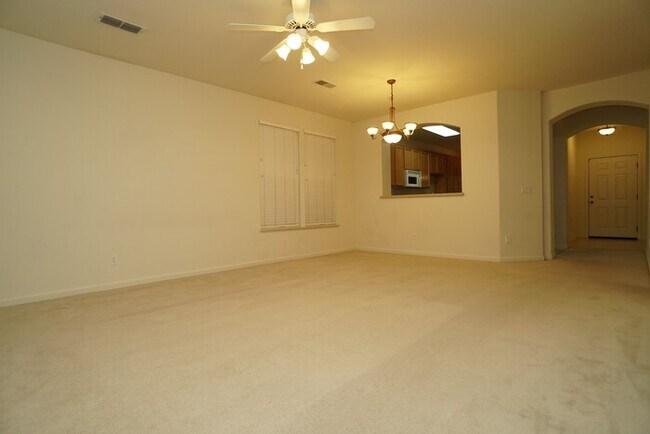 Building Photo - Charming 3 Bedroom Home for Rent in Crocker Ranch  Roseville!
