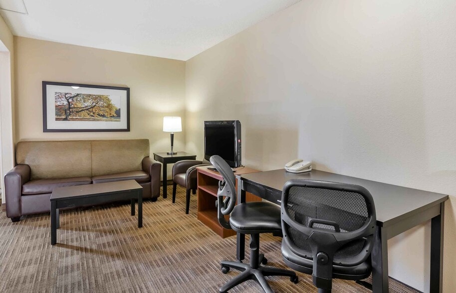 Building Photo - Furnished Studio-Des Moines - West Des Moines
