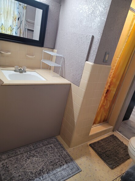 Building Photo - 5321 NE 29th St