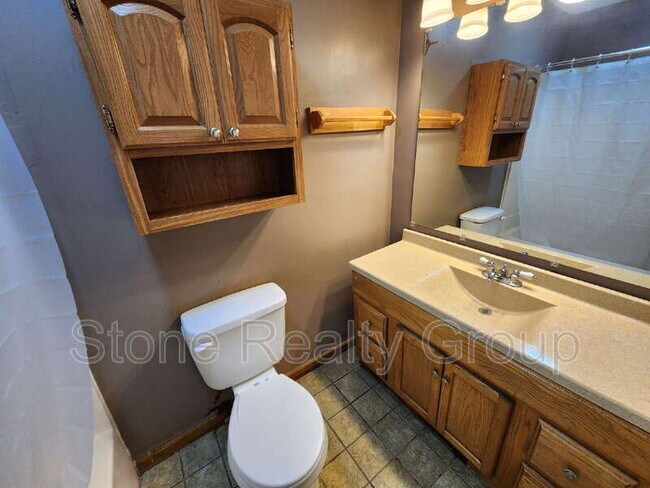 Building Photo - 823 S 19th St