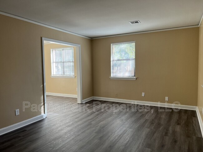 Building Photo - 3745 Honeysuckle Ct