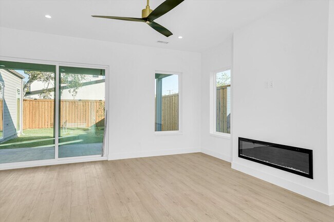 Building Photo - 1707 Nomas St