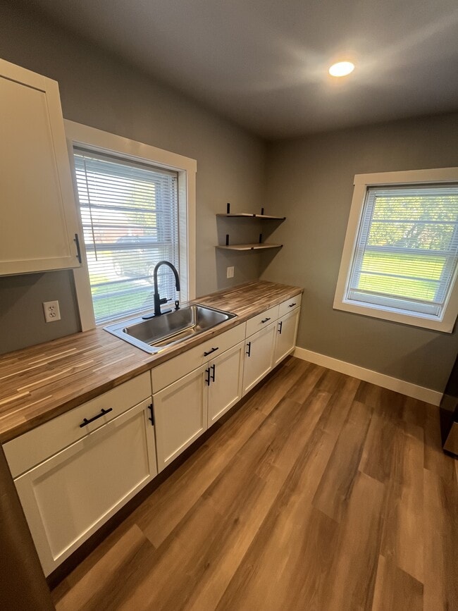 Building Photo - 49 S Mill St