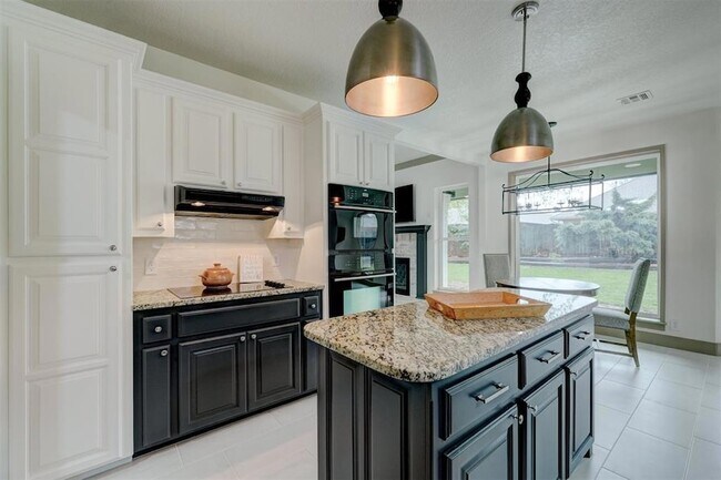 Building Photo - 3616 Burlington Dr