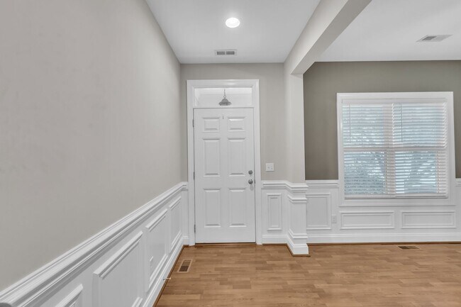 Building Photo - 3 Bedroom Home in Austin Creek! 2 Car Gara...