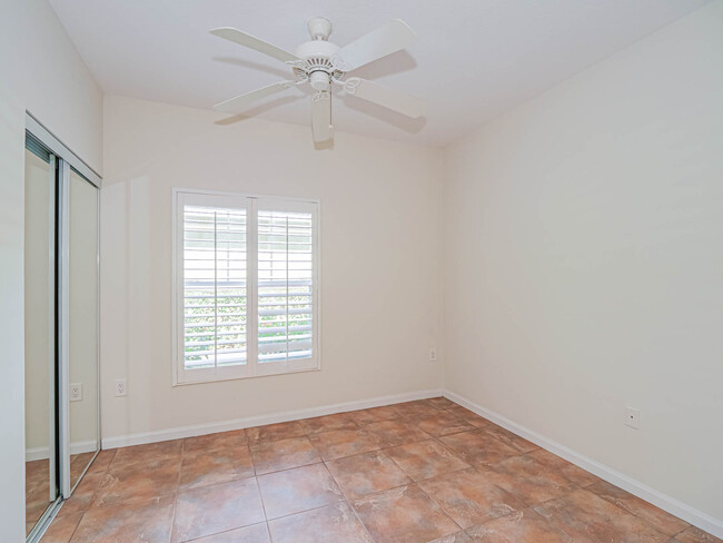 Building Photo - 5060 Fairways Cir