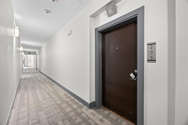 Building Photo - 1320 Robert Browning St