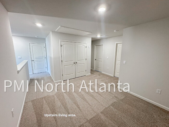 Building Photo - Brand New Flowery Branch Townhome