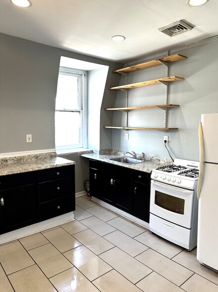 Kitchen - 4909 Cedar Ave