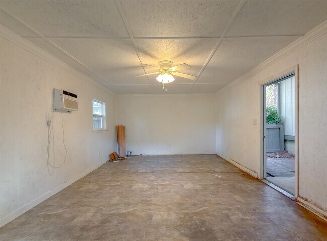 Building Photo - 2254 Tuscavilla Rd