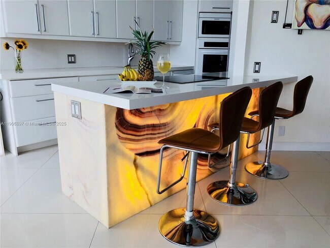 Primary Photo - 3610 Yacht Club Dr