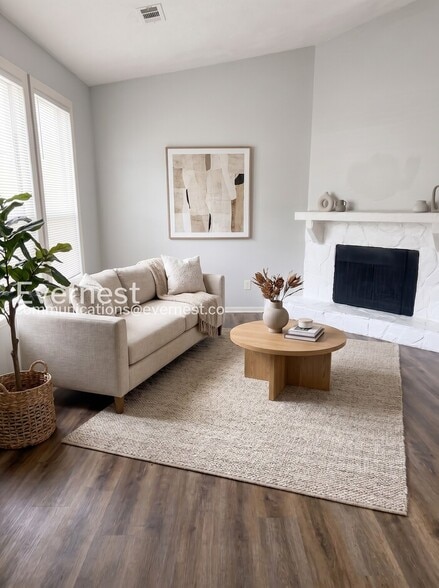 Building Photo - 8038 Flamingo Dr