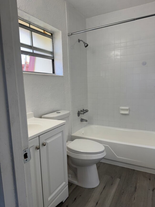 Building Photo - 8650 SW 67th Ave