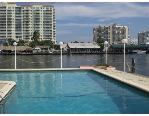 Building Photo - 2900 NE 30th St