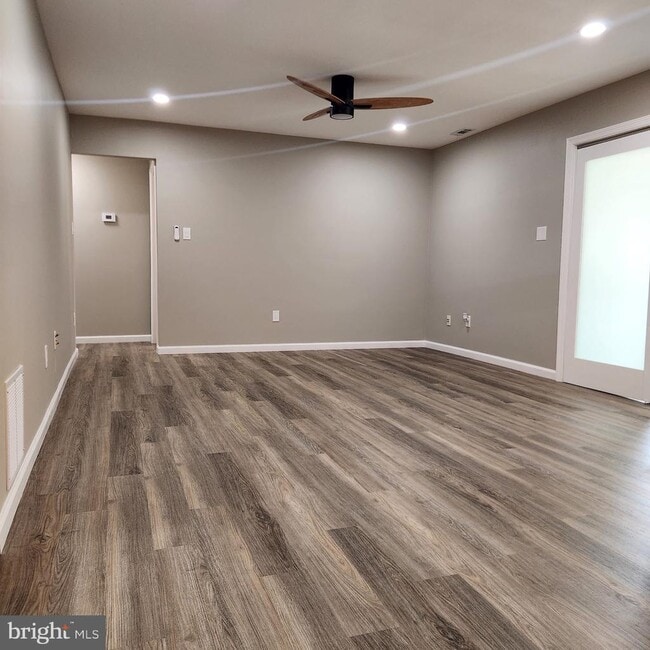 Building Photo - 16 Pickwick Pl