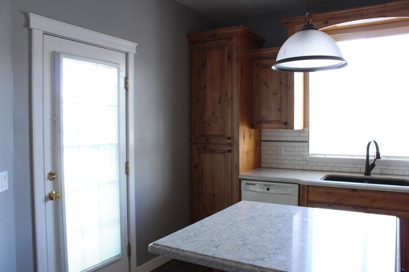 Building Photo - 1010 N 130 W