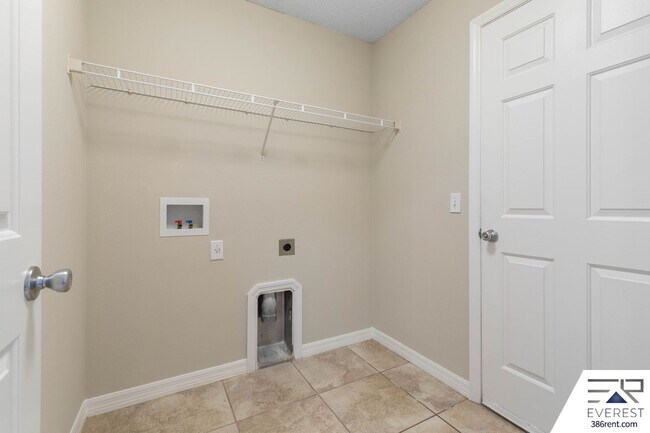 Building Photo - SPACIOUS 3/2/2 IN POPULAR PINE GROVE