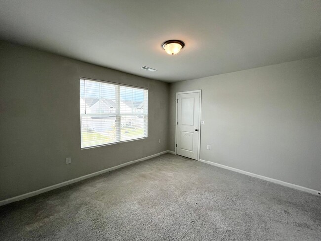 Building Photo - Newly Built 4BD, 3.5BA Zebulon Home with a First Floor Bedroom and Screened Patio in an HOA Commu...