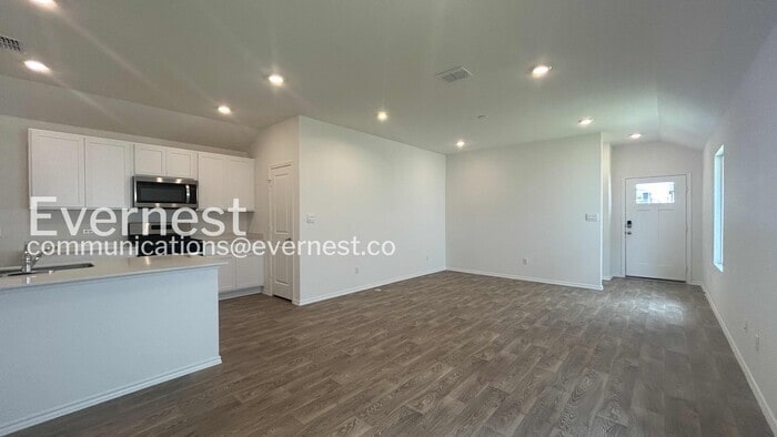Building Photo - 320 Santo Domingo Rd