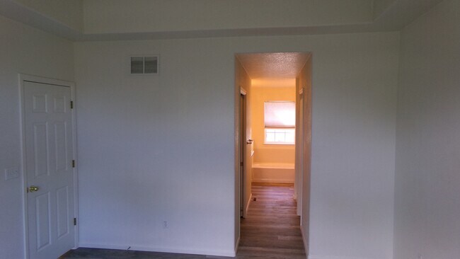 Building Photo - 217 Rock Bridge Ln