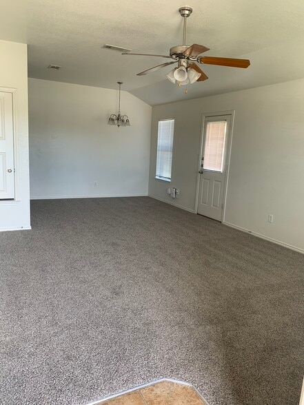 Building Photo - 2706 Ashley Dr