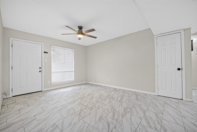 Building Photo - 5929 Queensloch Dr