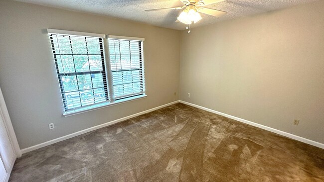Building Photo - 803 Timbers Ct