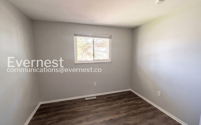 Building Photo - 5042 Bentler Dr