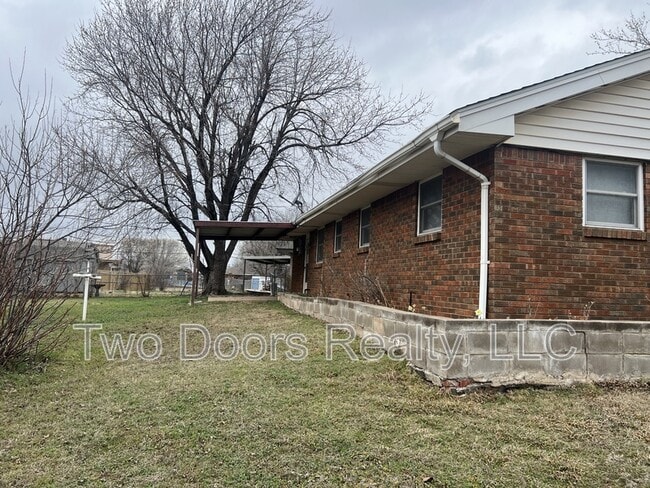 Building Photo - 425 S Dallas Ave