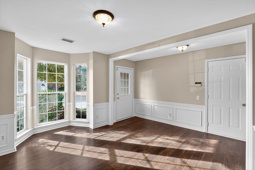 Building Photo - 5229 Bentgrass Run Dr