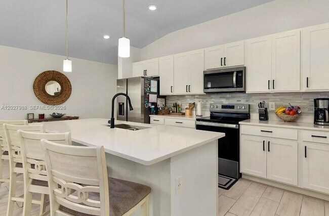 Building Photo - 1136 Papaya Cir.