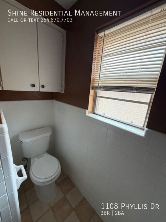 Building Photo - 1108 Phyllis Dr