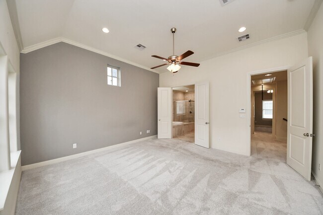 Building Photo - 2061 Fannin Station N