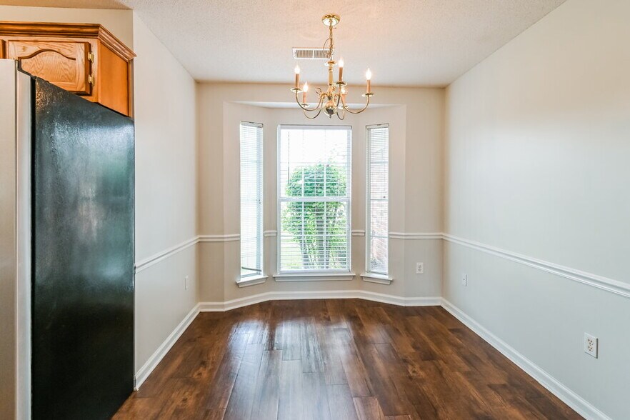 Building Photo - 7292 Crystal Dr
