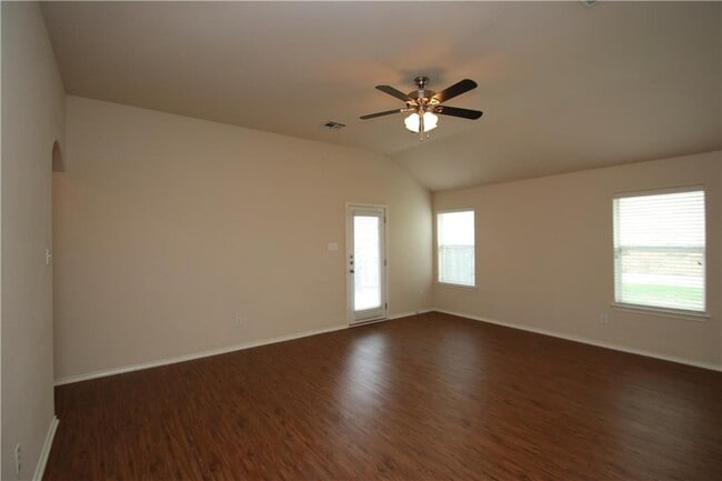 Building Photo - 1528 Haynie Bend