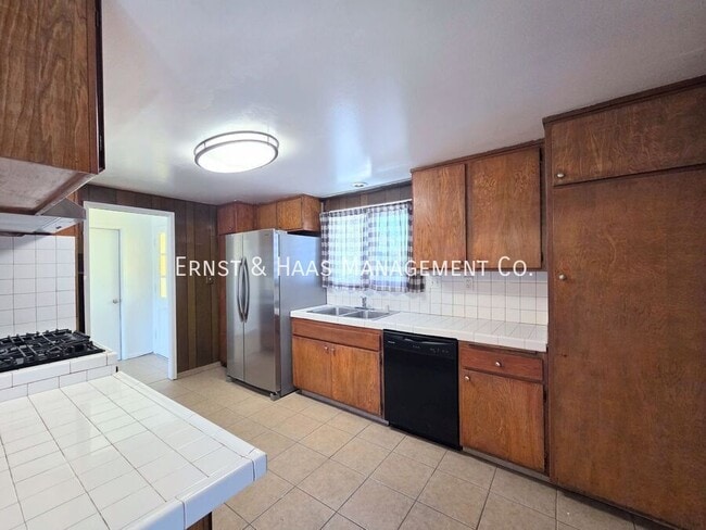 Building Photo - 873 E Turmont St