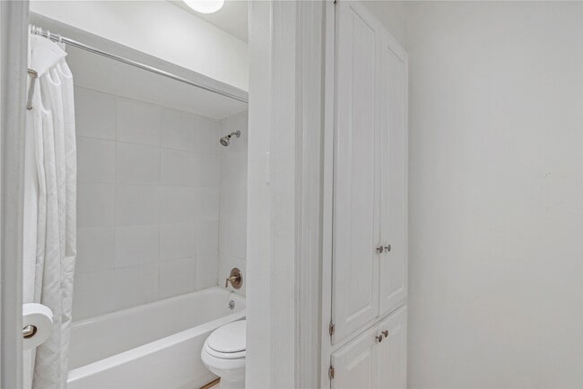 Building Photo - 2727 Briarhurst Dr